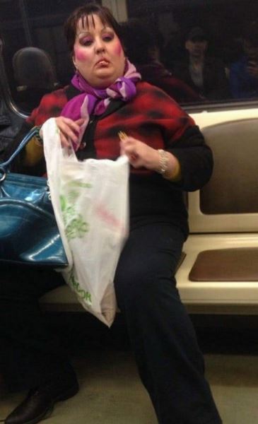<br />
							Модники и чудаки из метро (20 фото)
<p>					