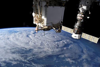 Экипаж МКС устранит утечку воздуха в российском модуле с помощью скотча