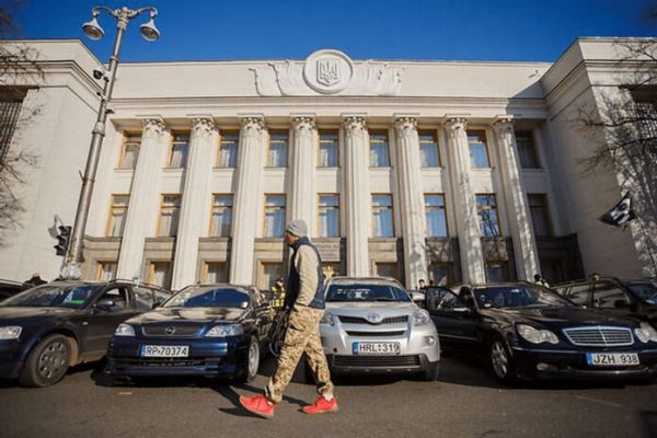Водителям «евроблях» массово выписывают штрафы по 170 000 грн