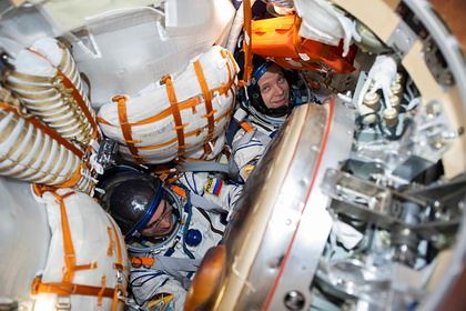 Российский космонавт назвал возможную причину появления трещины на МКС