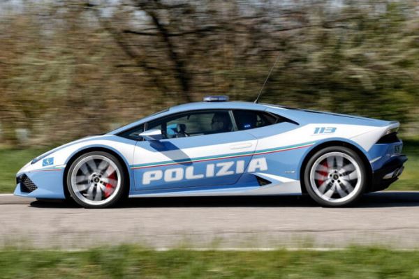 Итальянская полиция спасла жизнь человеку благодаря Lamborghini