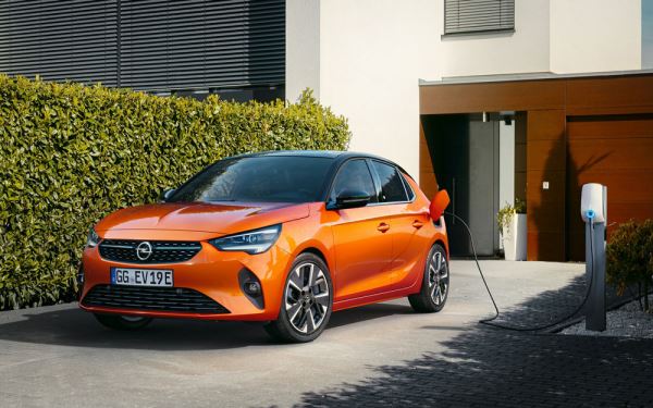Opel Corsa-e получила награду «Золотой руль 2020»